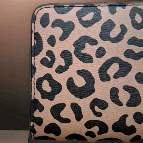 Kate Spade Darcy Large Slim Bifold Leopard Print Wallet - Picture 4 of 11
